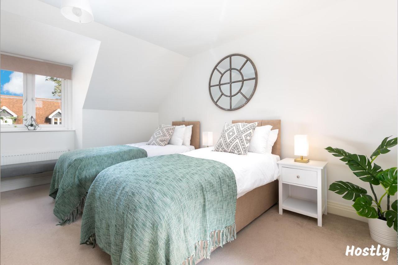 Albatross House - Comfy Home With Parking Slough Exterior foto
